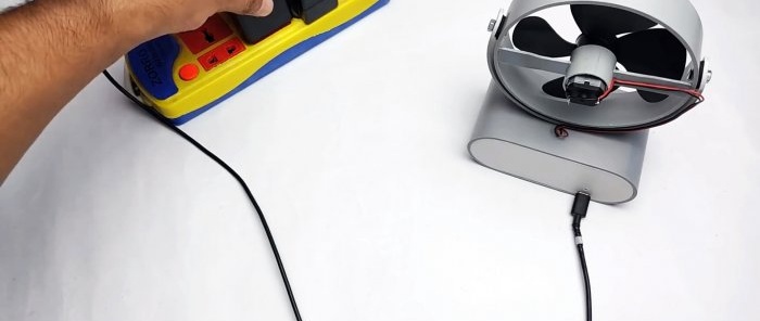 כיצד להכין מאוורר שולחן אלחוטי מצינור PVC