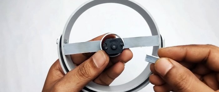 Hogyan készítsünk vezeték nélküli asztali ventilátort PVC-csőből