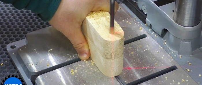 Jak vyrobit skládací cestovní stůl ze dřeva