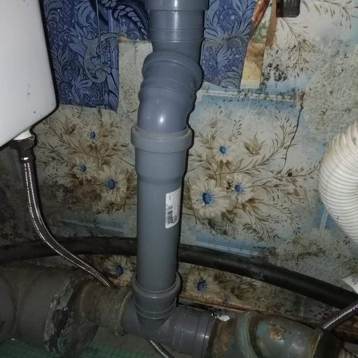 What problems arise in a private house without a vent pipe?