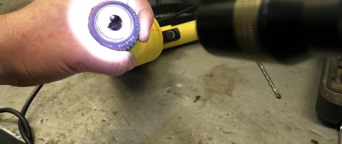 How to loosen and change a jammed self-clamping drill chuck