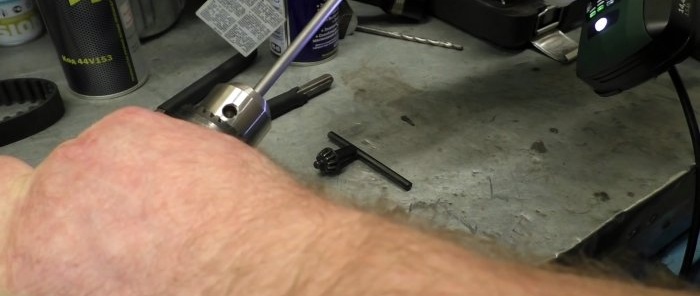 How to loosen and change a jammed self-clamping drill chuck