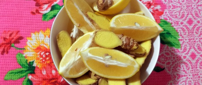 Πώς να φτιάξετε λεμονάδα τζίντζερ σε στυλ Schweppes για ενήλικες