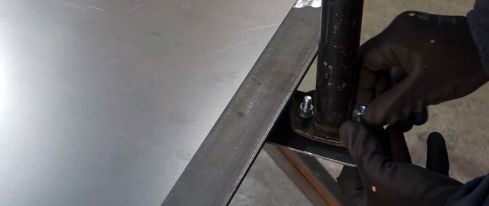 Како направити роштиљ са цилиндром за паљење и решетком за подизање на основу ауто дизалице