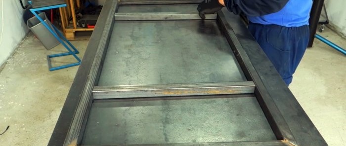 Како направити роштиљ са цилиндром за паљење и решетком за подизање на основу ауто дизалице