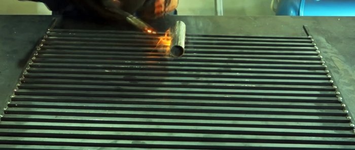 Hoe je een grill maakt met een ontstekingscilinder en een hefrooster op basis van een autokrik
