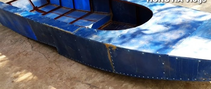 Como fazer um barco com estrutura de barris de plástico