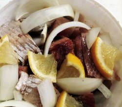 How to make preserved herring in lemon juice