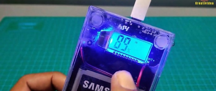 Hoe je een powerbank voor een smartphone maakt van batterijen van oude mobiele telefoons