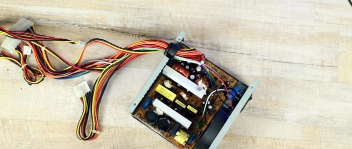 Hvordan lage en universell 025 V strømforsyning fra en datamaskinenhet