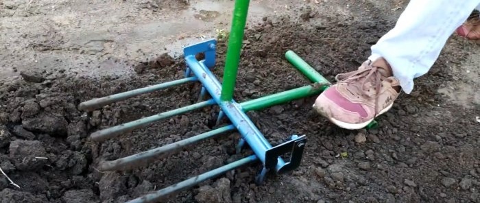 Hoe u een hulpmiddel kunt maken waarmee u gemakkelijk los kunt maken en graven zonder uw rug te belasten