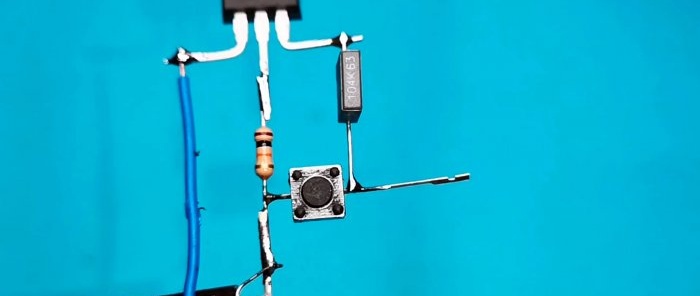 Sådan laver du en transistorkontakt til at styre en kraftig belastning med en kortvarig knap
