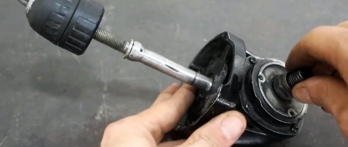 Comment fabriquer une perceuse à main à partir de la boîte de vitesses d'une meuleuse cassée