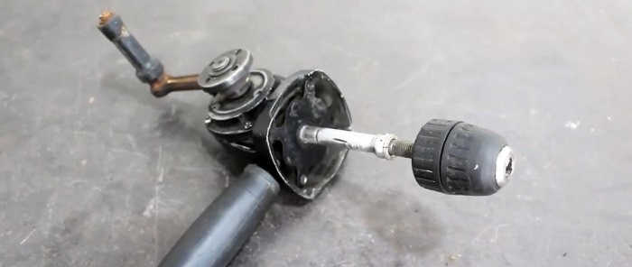Sådan laver du en håndboremaskine fra gearkassen på en ødelagt kværn