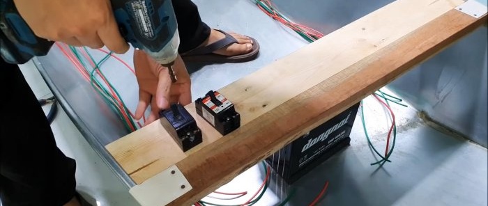 How to make an air-powered boat with 8 low-power electric motors