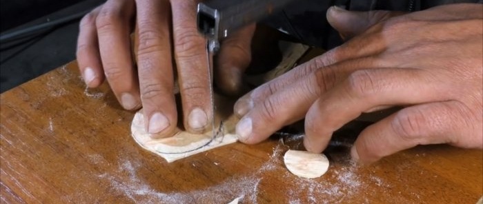 Hvordan lage en stikksag fra en klipper