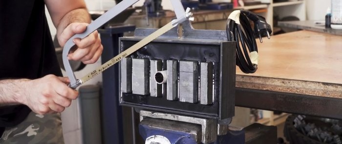 Eski bir mikrodalga fırından bir transformatör kullanarak anında mengene nasıl yapılır