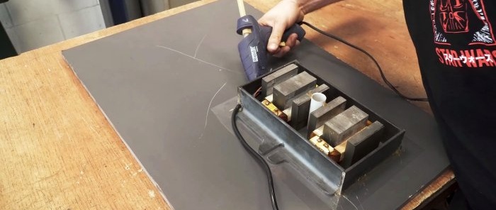 Como fazer um torno instantâneo usando um transformador de um antigo forno de micro-ondas