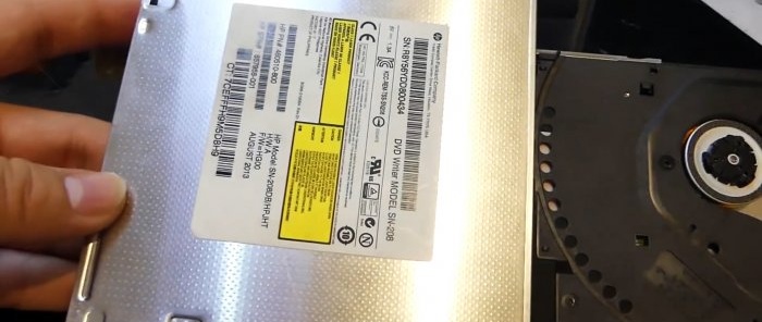 Com actualitzar un ordinador portàtil antic substituint la unitat de DVD per un SSD