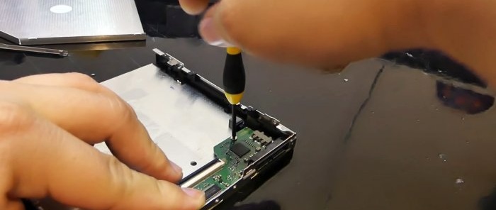 So rüsten Sie einen alten Laptop auf, indem Sie das DVD-Laufwerk durch eine SSD ersetzen