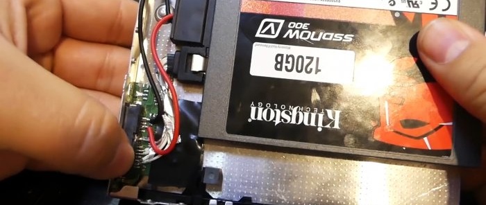 Com actualitzar un ordinador portàtil antic substituint la unitat de DVD per un SSD