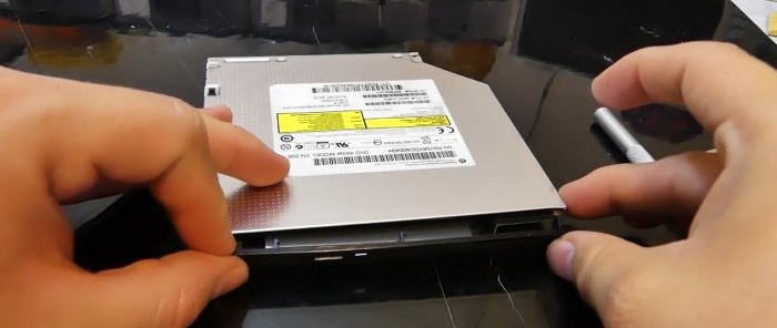 วิธีอัพเกรดแล็ปท็อปเครื่องเก่าโดยการเปลี่ยนไดรฟ์ดีวีดีเป็น SSD