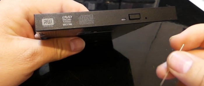 Cómo actualizar una computadora portátil vieja reemplazando la unidad de DVD con una SSD