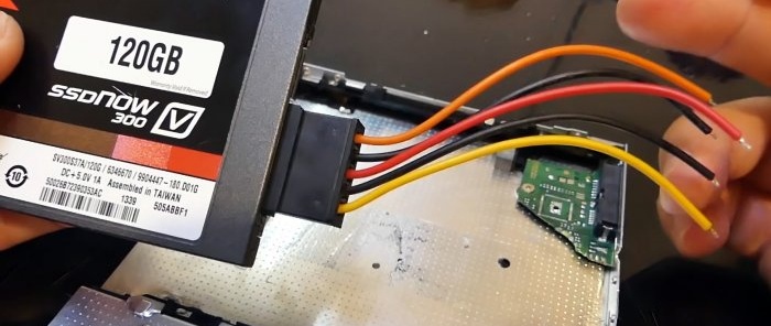 Sådan opgraderes en gammel bærbar computer ved at udskifte DVD-drevet med en SSD
