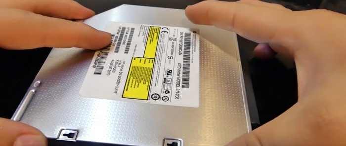Cómo actualizar una computadora portátil vieja reemplazando la unidad de DVD con una SSD