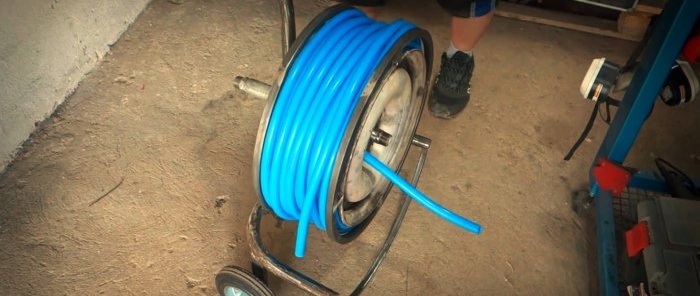 How to make a mobile garden hose reel from a wheel rim