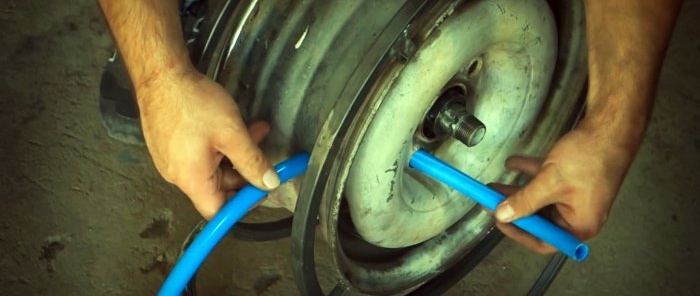 How to make a mobile garden hose reel from a wheel rim