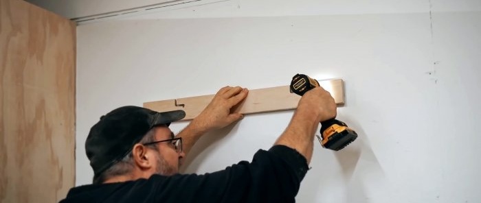 Hogyan készítsünk fali tartót egy nagy TV-hez egyszerű telepítéssel
