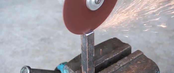 Regulowana skrzynka uciosowa DIY z piłą do metalu