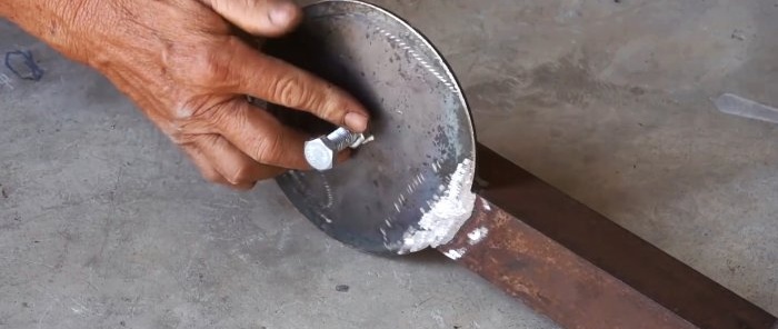 Kotak miter boleh laras DIY dengan gergaji besi