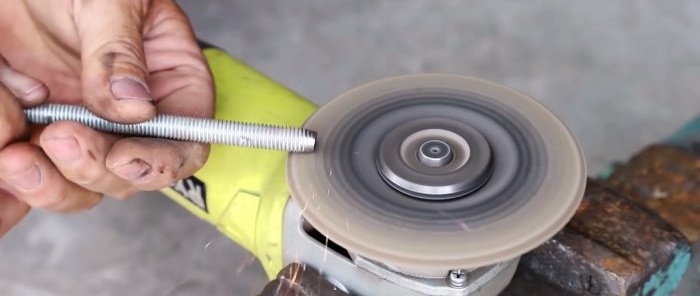 Kā izgatavot ierīci urbjam caurumu urbšanai jebkura diametra flīzēs