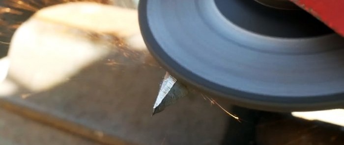 Как да направите инструмент за отстраняване на плевели от фитинги и тръби