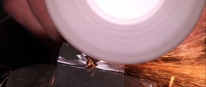 Πώς να φτιάξετε άφθαρτους κόφτες σύρματος από παλιά πένσα