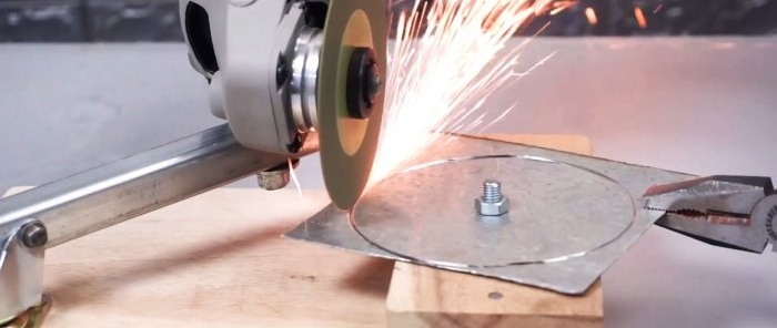 Ett sliptillbehör för att skära metallskivor av valfri diameter
