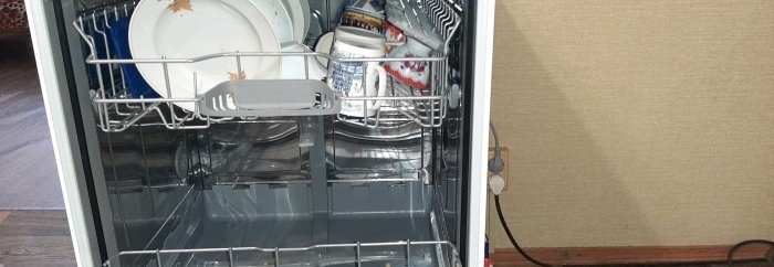 Trei moduri de a scăpa de mirosul neplăcut al coșului de gunoi al mașinii de spălat vase
