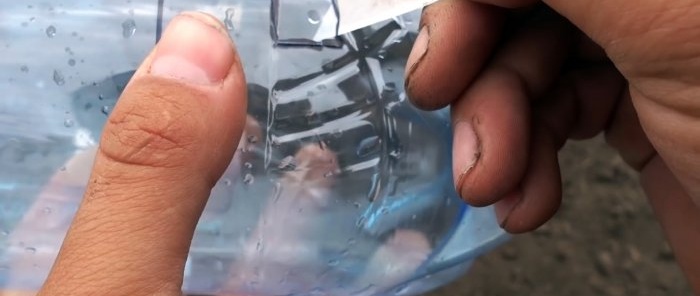Sistem de irigare prin picurare timp de 30 de zile dintr-o sticlă de plastic