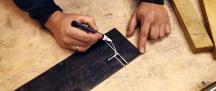Mobilya panellerini bir çift tahtadan yapıştırmak için kelepçeler nasıl yapılır