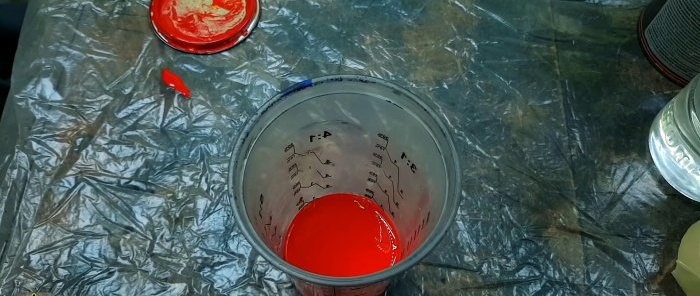 Com abocar pintura d'una llauna sense tacar-ne les vores ni res al seu voltant