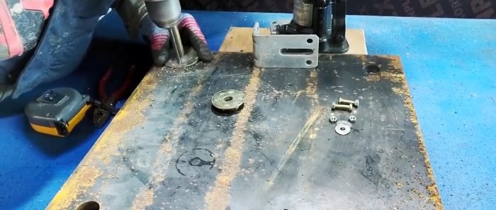 Hvordan lage en stasjon for å pumpe en hydraulisk jekk fra en skrutrekker