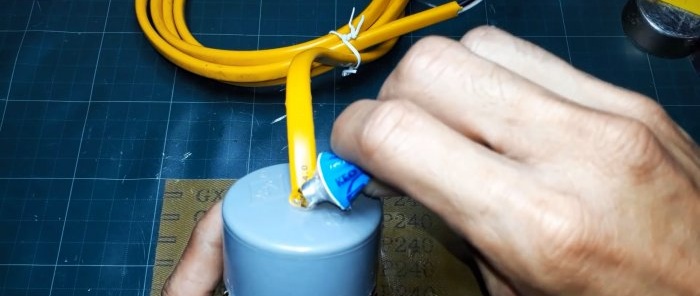 Hoe maak je een krachtige dompelpomp van PVC-buizen