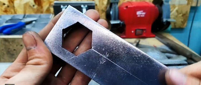 Hoe maak je een zeskantig gat in dik staal in een garage?