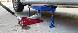 Do-it-yourself support stand for a car for a jack