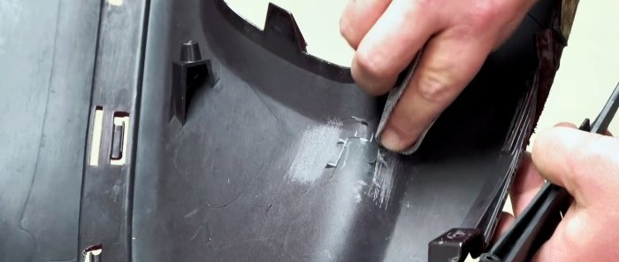 Cómo reparar un soporte de plástico
