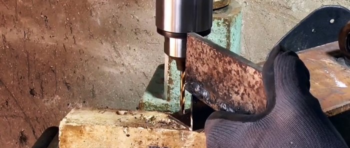 How to Make an Inexpensive, Very Simple Bench Bench Vise