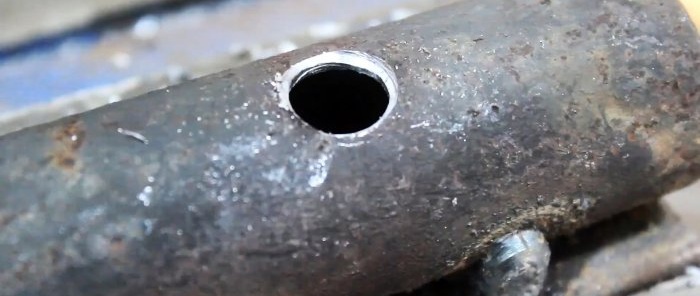 Paano gawing kakaiba ang isang drill sa basurahan na maaaring mag-drill sa anumang anggulo