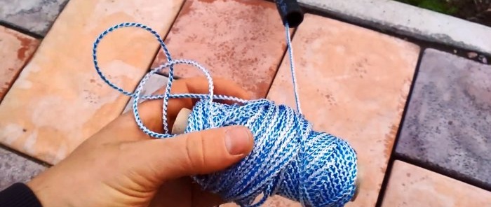 Jak szybko przeciągnąć drut przez 25-metrową rurę